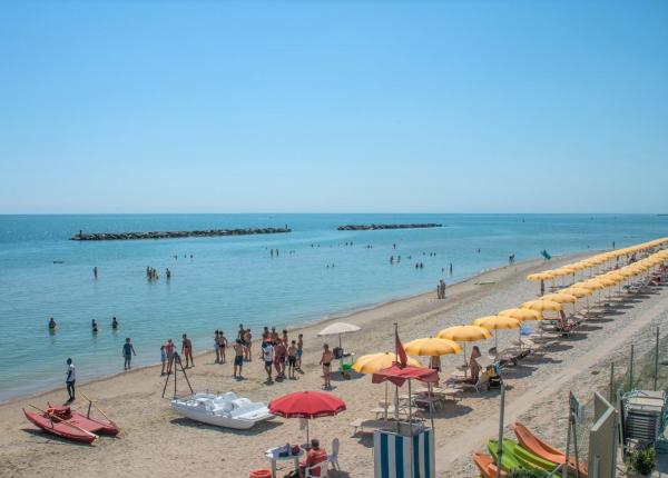 campinggirasole en special-offer-free-stay-for-kids-holiday-village-marina-palmense-marche 003